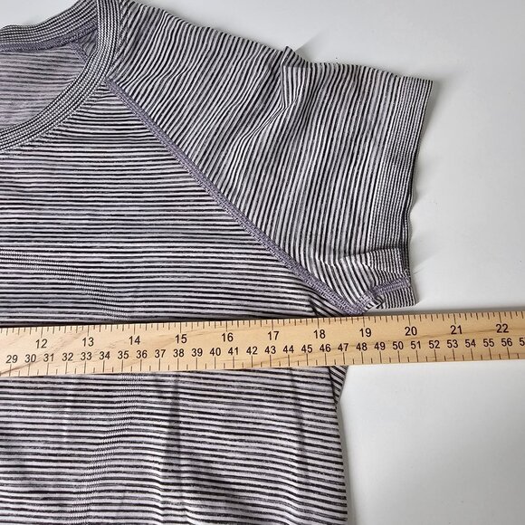 Lululemon Swiftly Sweat Life Crushed the Distance Short Sleeve Top Size 12 - Picture 9 of 10
